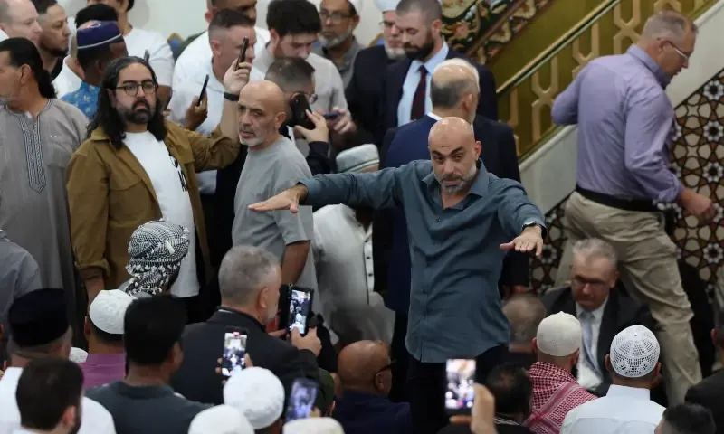 Heckling Disrupts Eid Prayers as PM Albanese Faces Fury Over Israel Policy