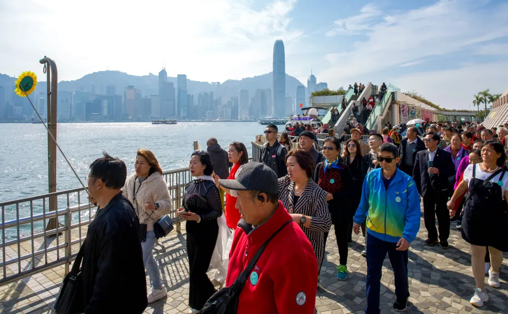 Hong Kong Sees 98,000 Mainland Chinese Visitors in Pre-New Year’s Eve Travel Surge