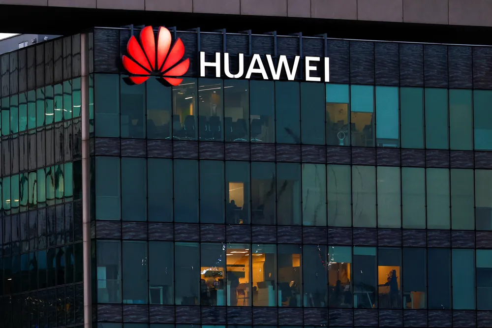 Huawei Integrates WeChat with HarmonyOS to Compete Against Android and iOS in China