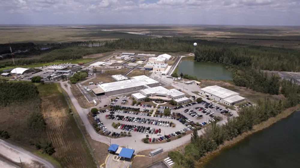 ICE and Florida Law Enforcement Arrest Nearly 800 Undocumented Migrants in Recent Operation