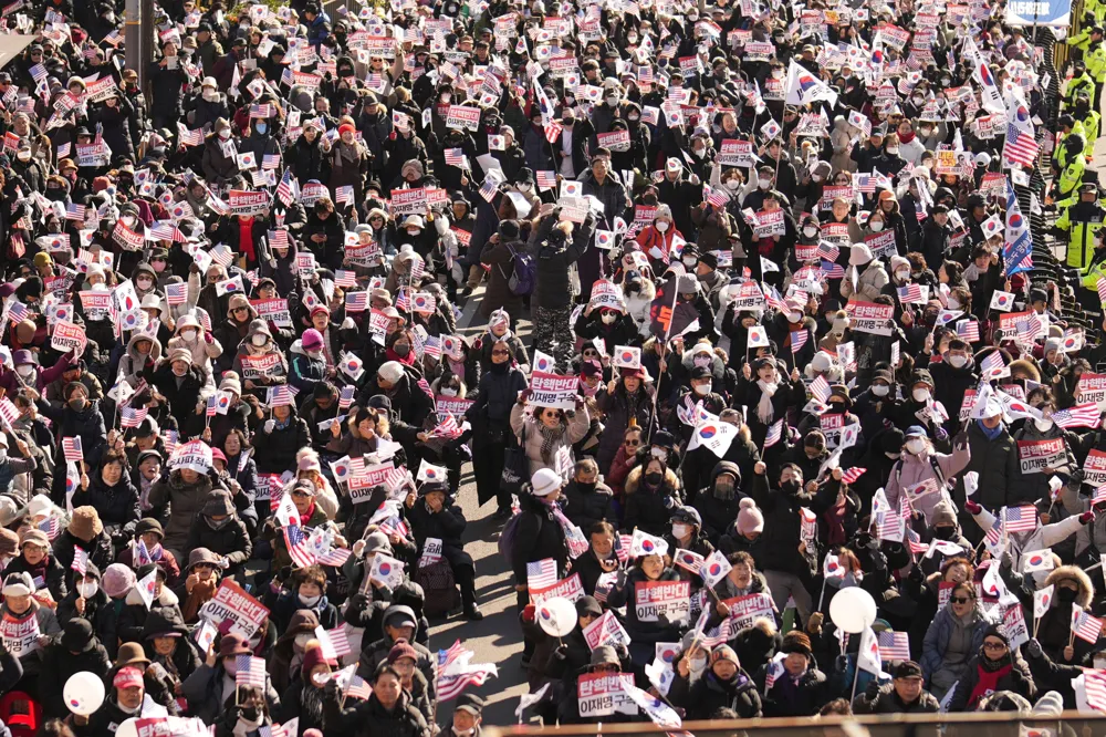 South Korean Authorities Suspend Arrest of Impeached President Yoon Amidst Protests