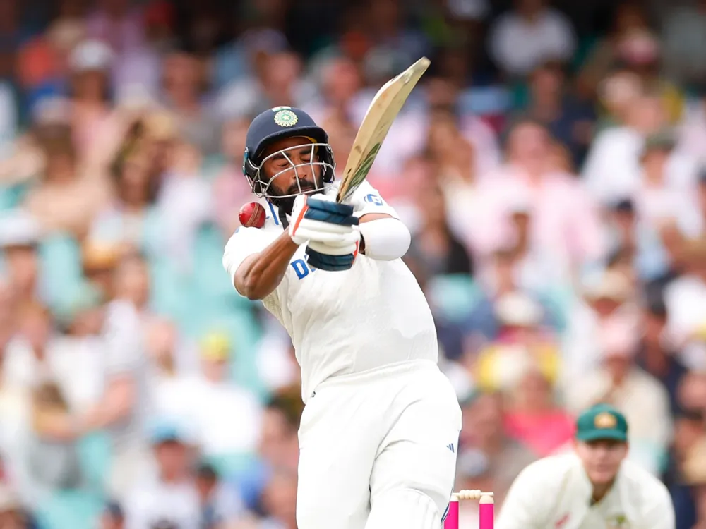 India struggles with batting lapses in crucial Test against Australia