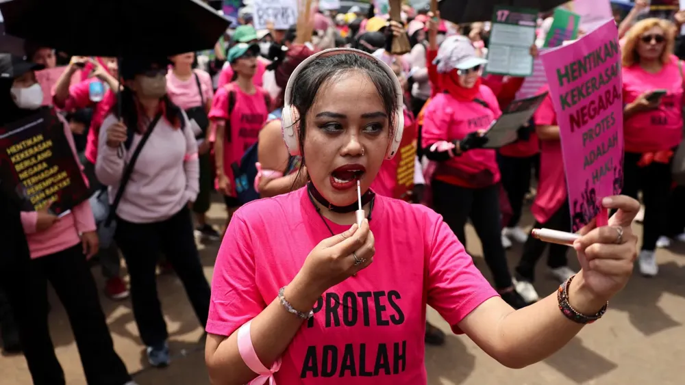 Indonesian Women Protest Against Police Brutality and Government Perks with Symbolic Brooms