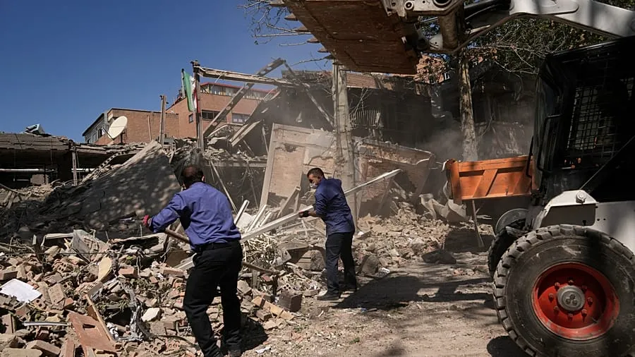 Intensive airstrikes in Iran amidst proposals for a 45-day ceasefire