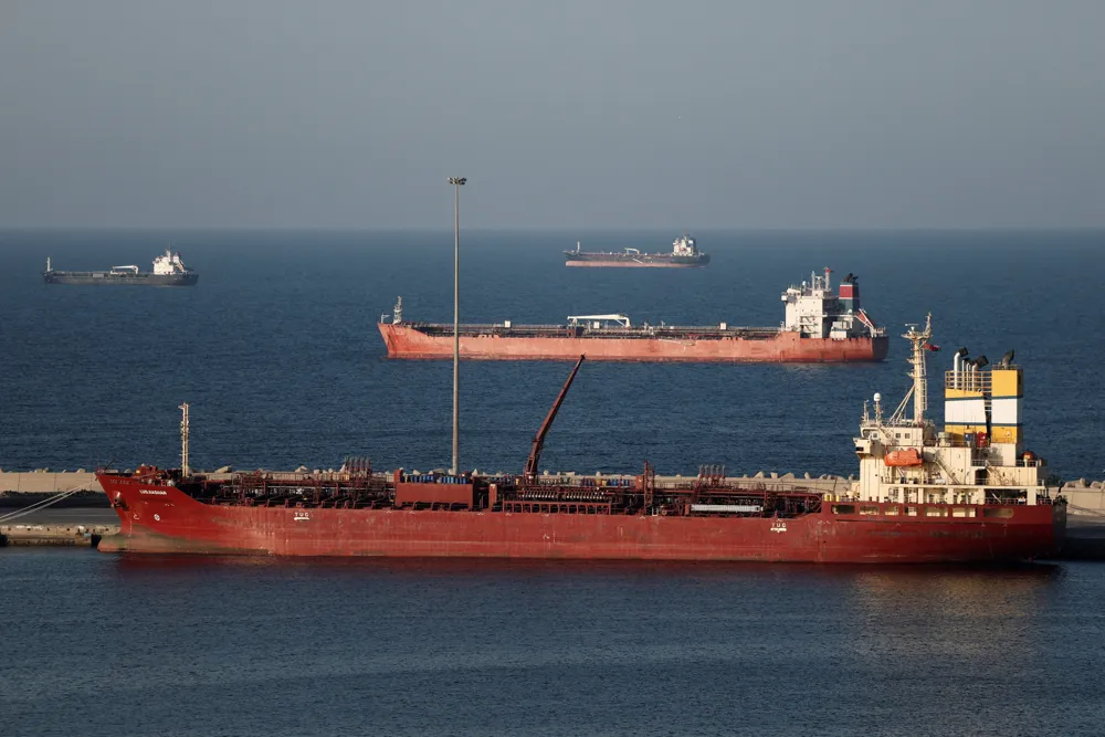 Iran Mulls Allowing Oil Tankers in Strait of Hormuz in Yuan as Pressures Mount