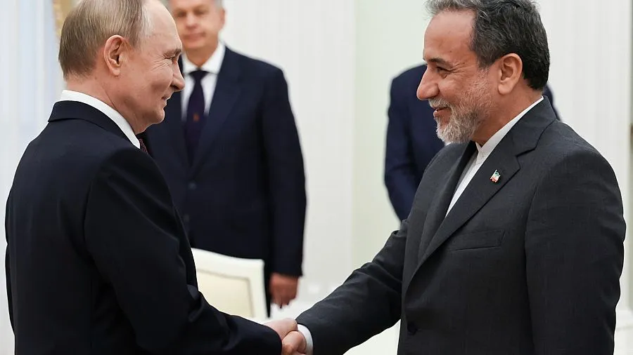 Iranian Foreign Minister Araghchi Meets Putin Amid US-Israeli Tensions