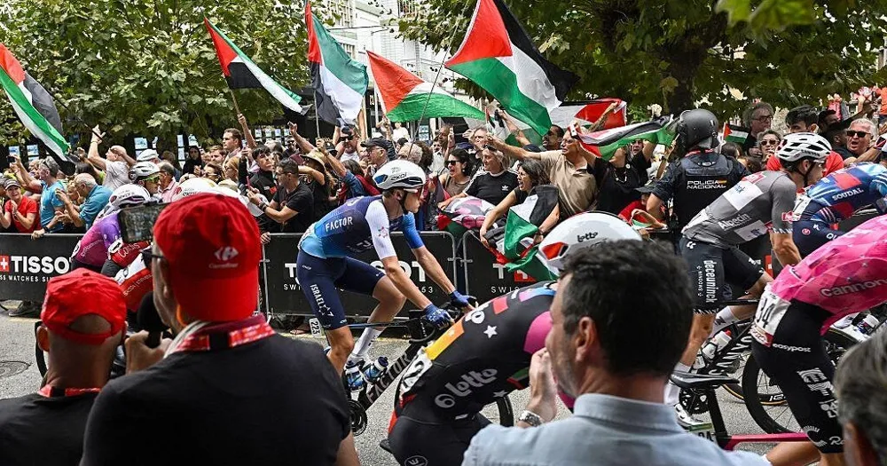 Israel-Premier Tech Cycling Team Alters Jerseys Amid Pro-Palestinian Protests in Spain