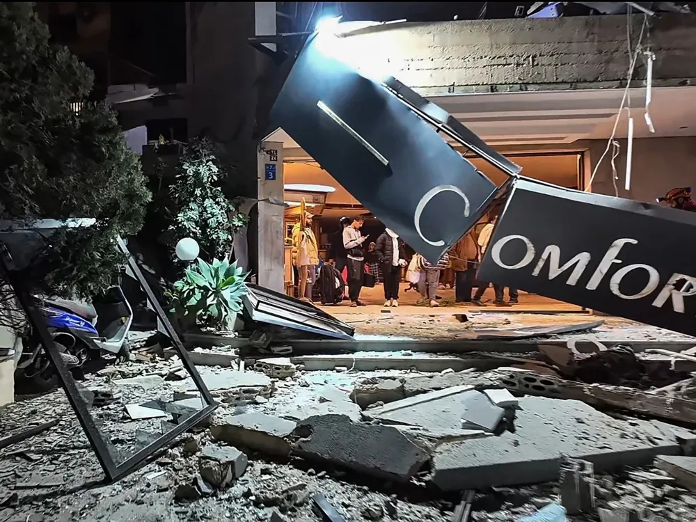 Israeli Air Strikes in Lebanon Result in Civilian Casualties and Infrastructure Damage