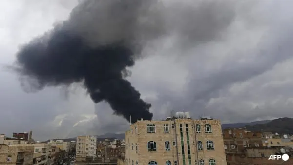 Israeli Airstrikes Target Yemen’s Sanaa, Resulting in Casualties Amid Houthi Attacks
