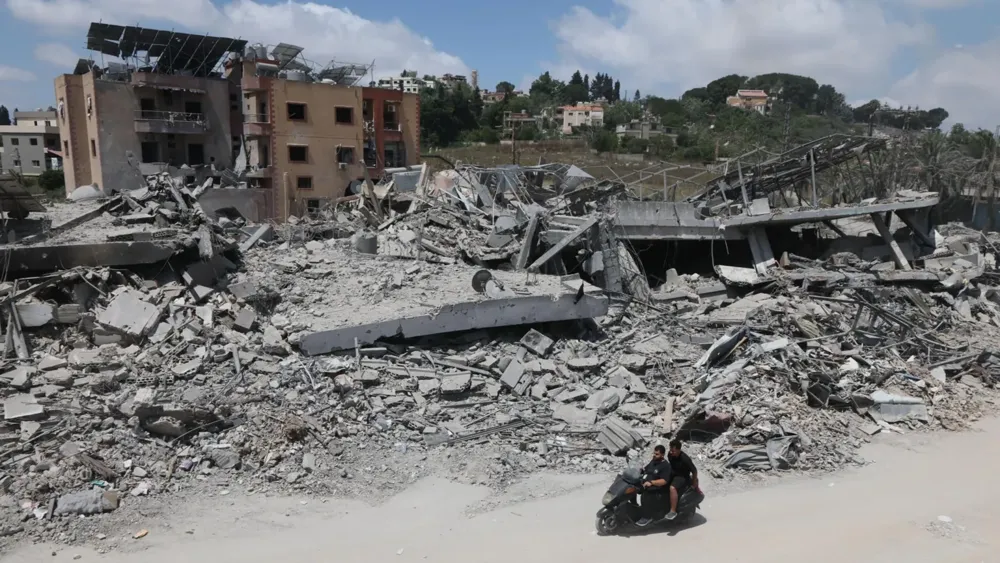 Israeli Forces Kill Two in Lebanon, Hezbollah Denounces Ceasefire Violation