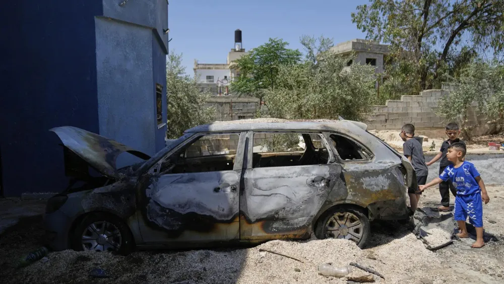 Israeli Settlers Launch Violent Attacks on Palestinian Villagers in Bruqin