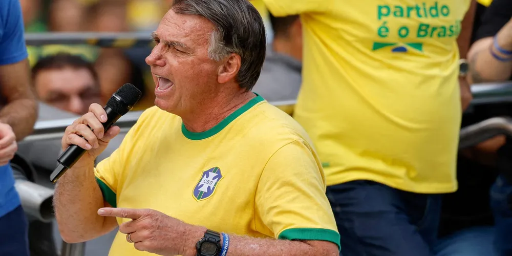 Jair Bolsonaro receives invitation to Donald Trump's inauguration amid legal troubles