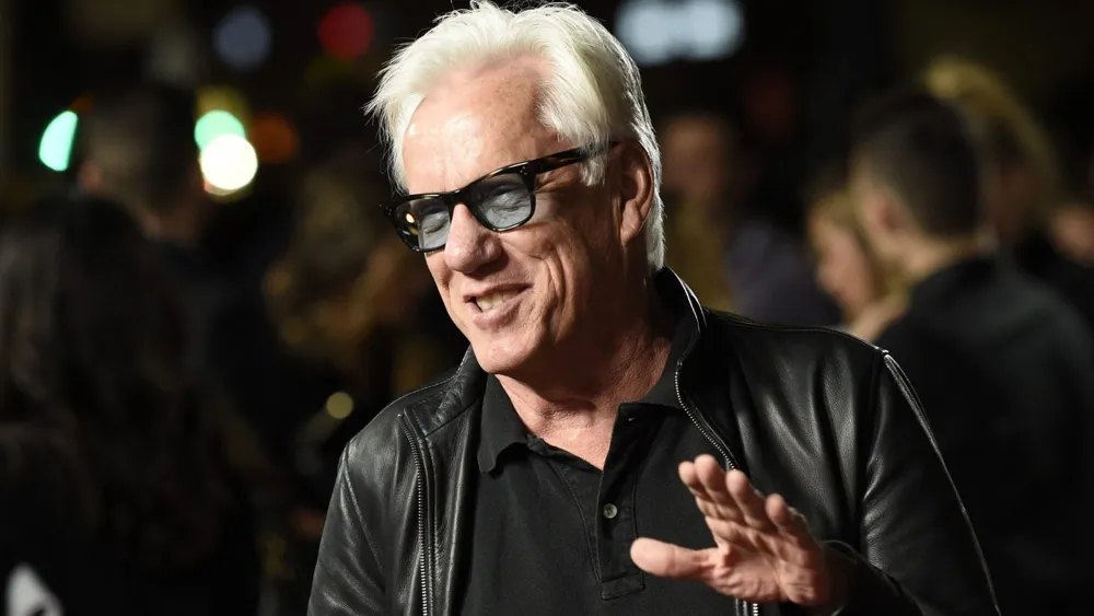 James Woods emotionally recounts California wildfires and evacuation on CNN