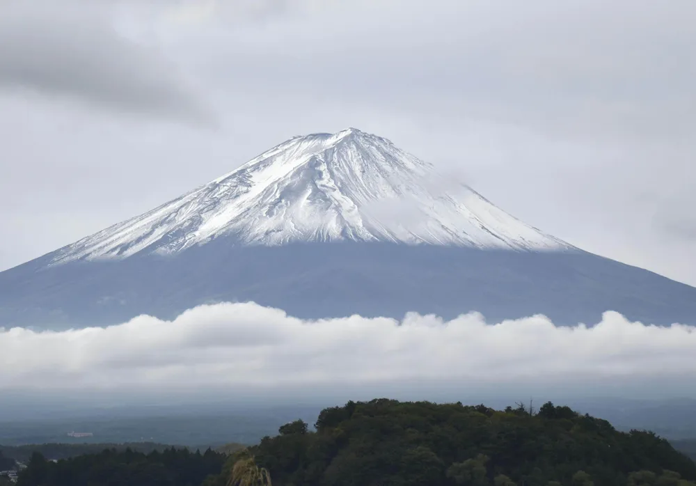 Japan's Mount Fuji Sees Snow for the First Time This Winter, 21 Days Later Than Usual
