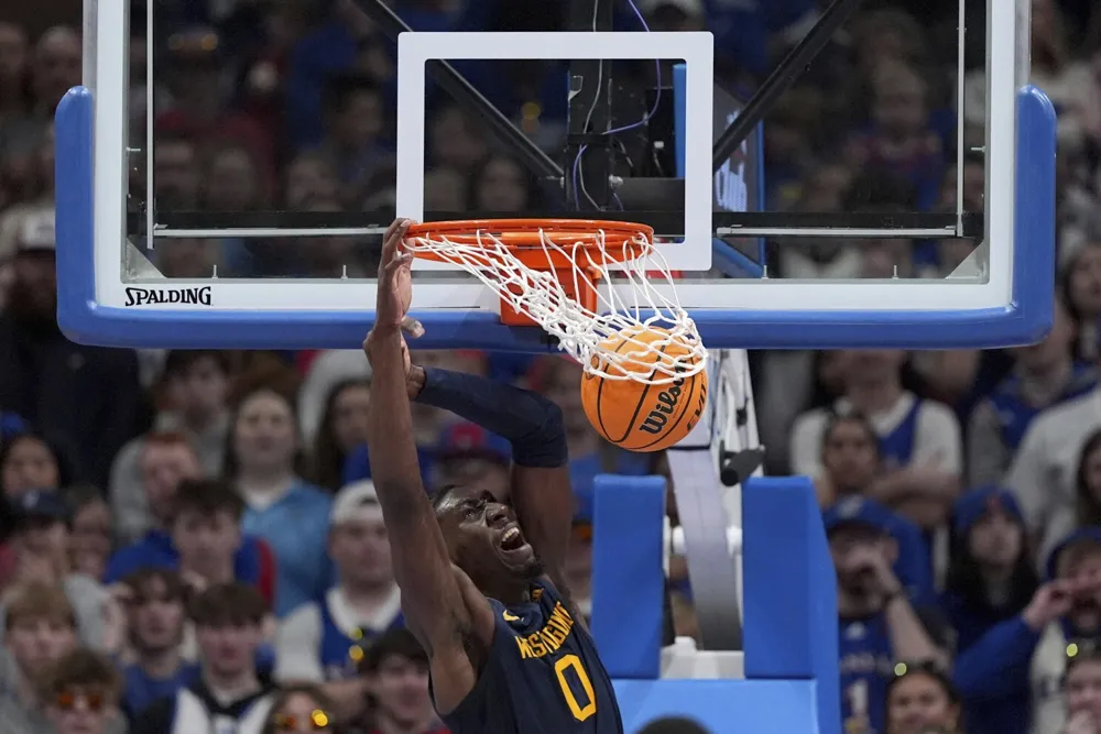 West Virginia Defeats No. 7 Kansas 62-61 in Historic Matchup with Last-Minute Free Throw