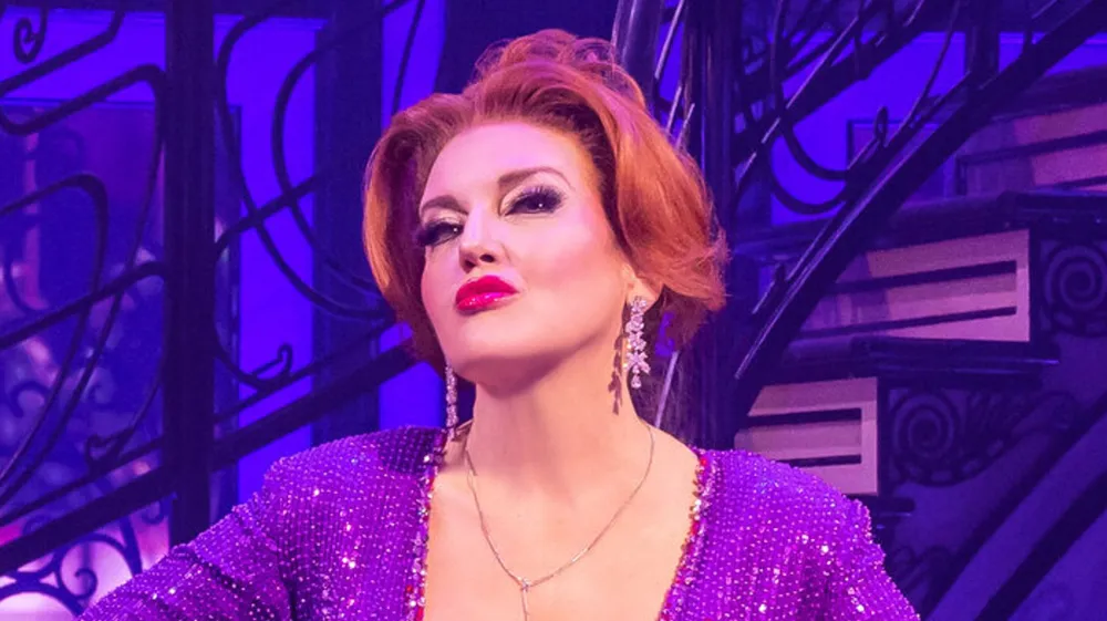 Jennifer Simard Dazzles as Broadway's Helen Sharp in ‘Death Becomes Her’