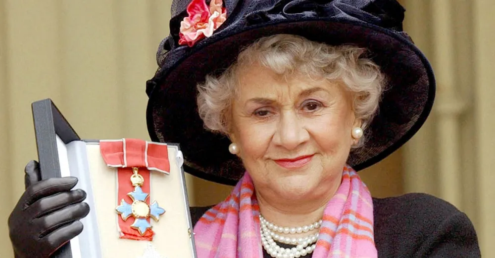 Joan Plowright, Acclaimed British Actress, Dies at 95