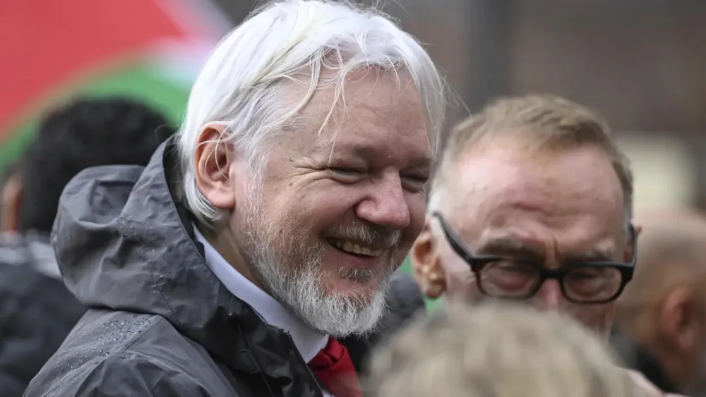 Julian Assange Joins Massive Pro-Palestinian Protest on Sydney Harbour Bridge