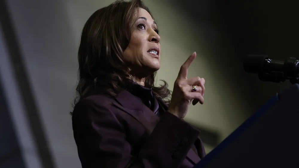 Kamala Harris Criticized for Pledge of Allegiance Slip during Senate Ceremony