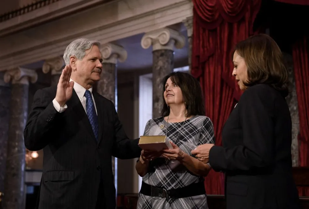 Kamala Harris Swears In Controversial New Senate Class Amid Ongoing Criticism