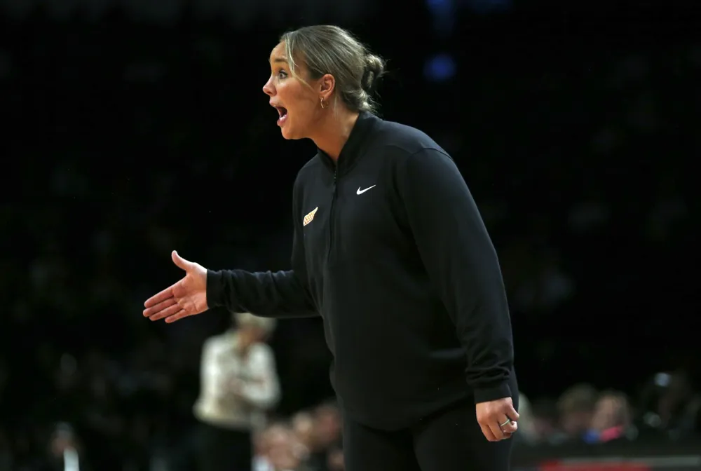 Kim Caldwell Returns to Lead Tennessee Lady Vols After Childbirth, Faces Tough Loss to South Carolina