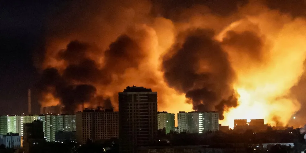 Massive Russian Strikes on Kyiv Coincide with Largest Prisoner Exchange in Conflict