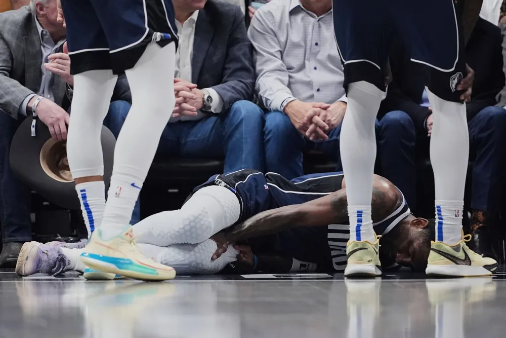 Kyrie Irving Suffers Torn ACL, Out for Season in Tough Times for Mavericks