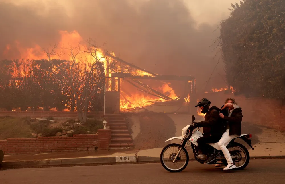 L.A. Winds Forecast: Intense Gusts Persist Impacting Firefighting Efforts