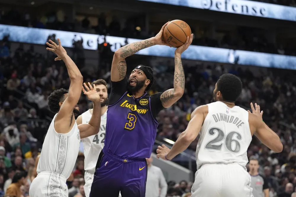 Lakers Suffer Unexpected Defeat Against Mavericks in Dallas