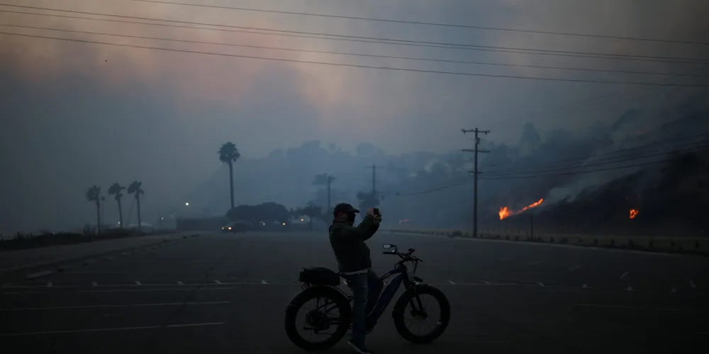 LA's Geography: The Role of Santa Ana Winds in Wildfire Outbreaks