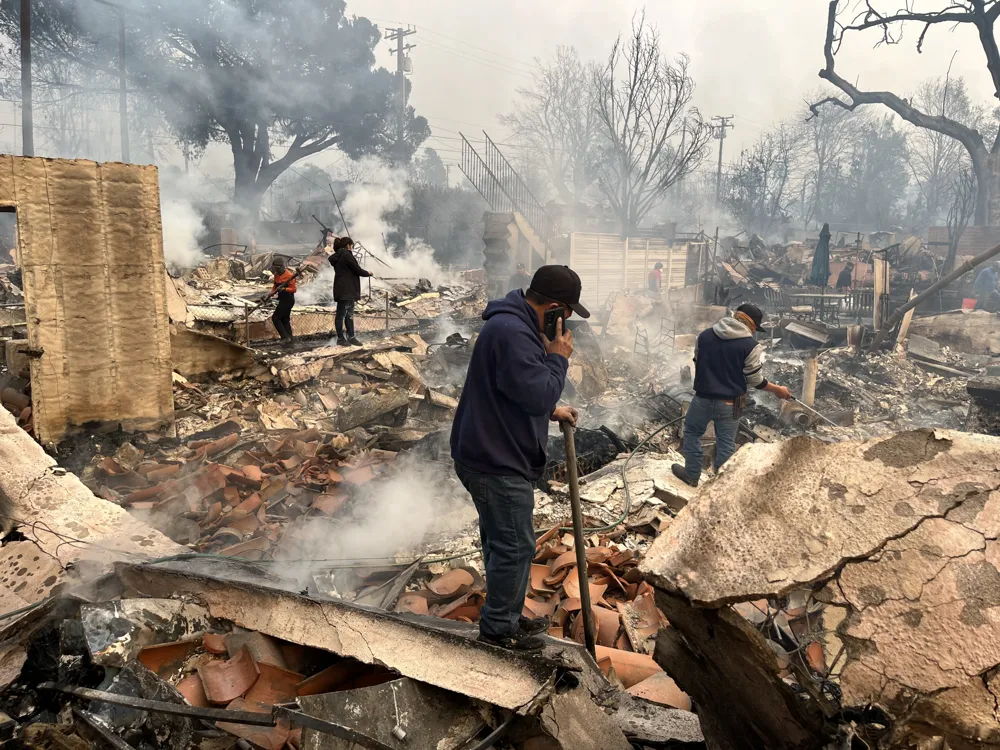 Latino Immigrants Mobilize to Assist During Dangerous Los Angeles Fires