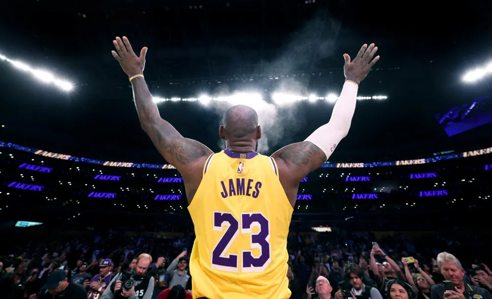 LeBron James expresses commitment to retire with the Lakers