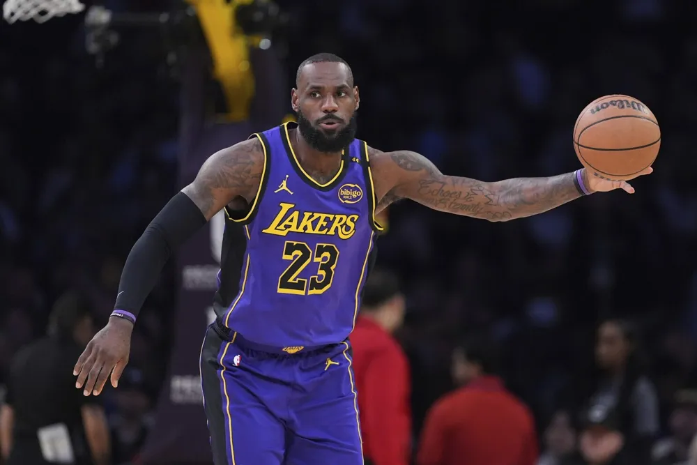 LeBron James Sets New Record for 30-Point Games in Lakers Win Against Hawks