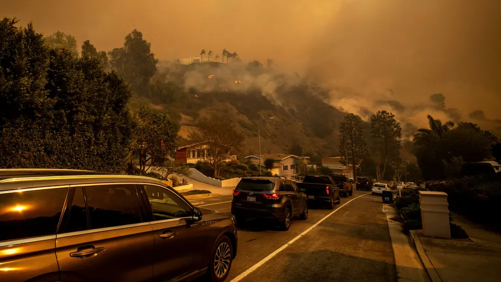 Limited Escape Routes Hinder Evacuations Amid Palisades Fire