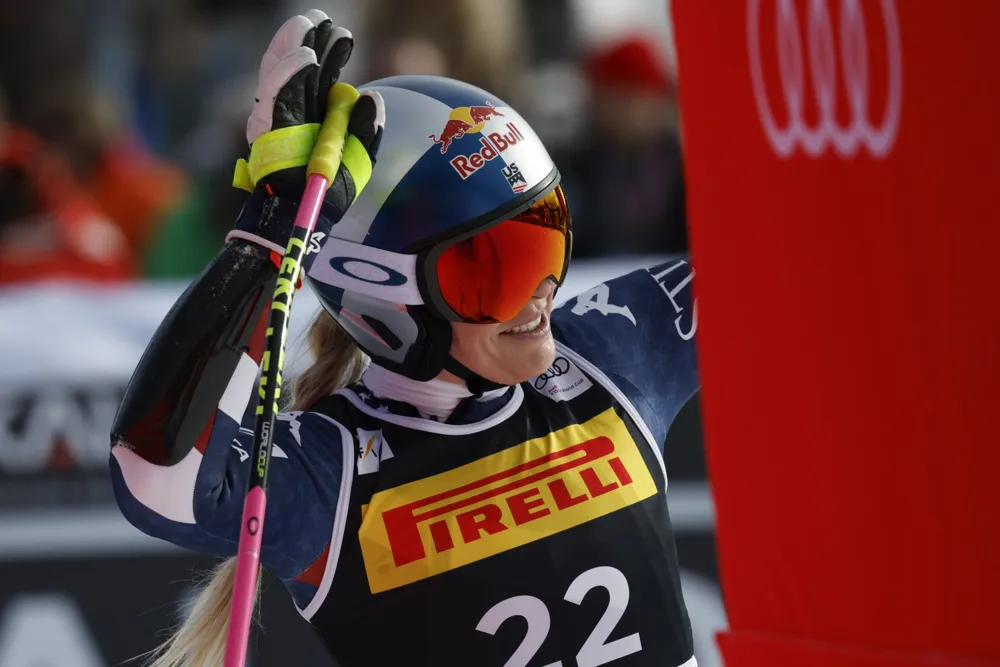 Lindsey Vonn Falls Yet Again While Chasing Podium Finish at World Cup Super-G in Cortina