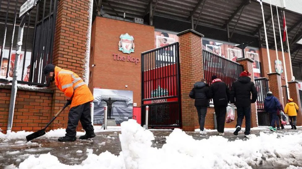 Liverpool vs Manchester United Match Expected to Go Ahead Despite Snow Disruption