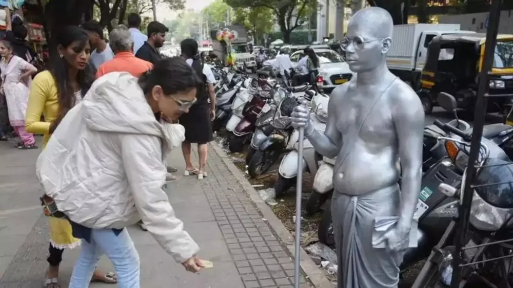 Living statue of Mahatma Gandhi offers hope and income for Pune man