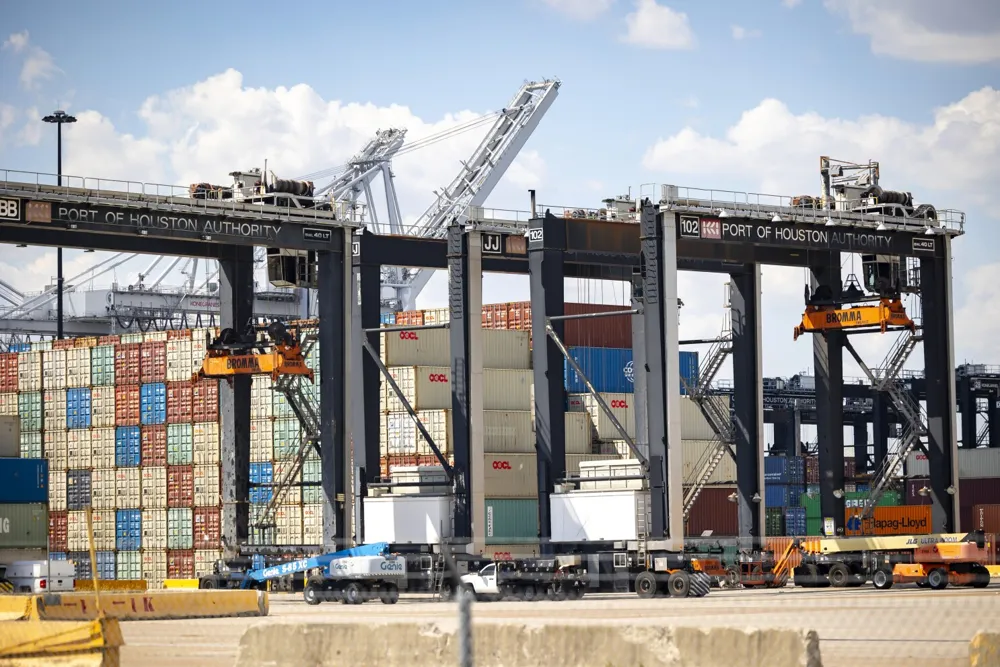 Longshoremen Secure Tentative Agreement with Ports and Shippers, Avoiding Potential Strike