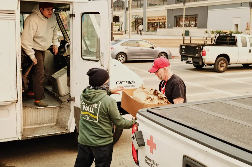 Los Angeles restaurants rally to provide free meals during fire crisis