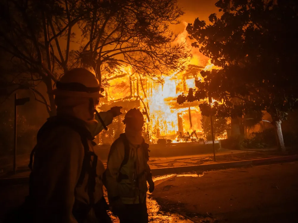 Los Angeles Wildfire Threatens Celebrity Neighborhood in Pacific Palisades