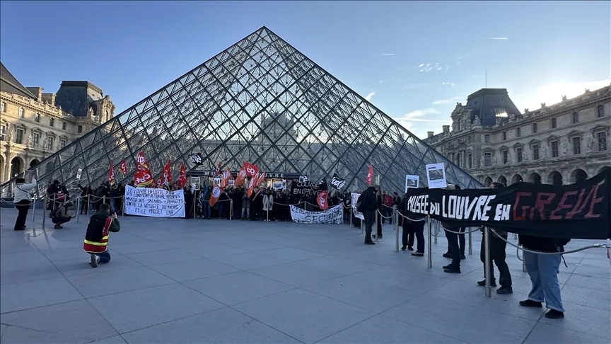 Louvre Museum staff strike over working conditions following robbery