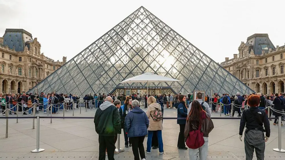 Louvre raises ticket prices for non-EU visitors by 45% to fund renovations