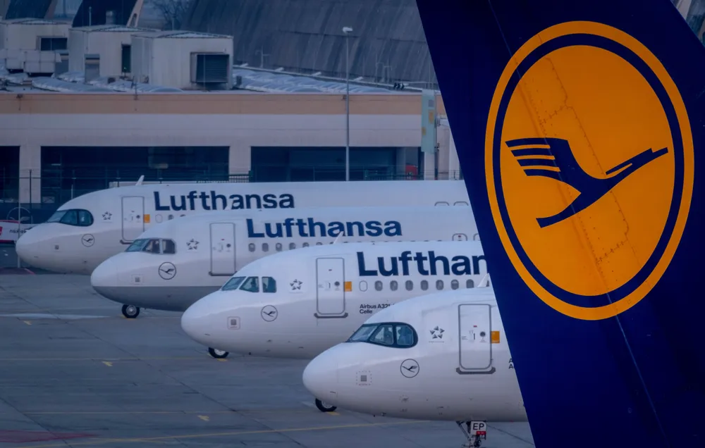 Lufthansa Flight Operates for 10 Minutes Without Pilot After Co-Pilot Faints