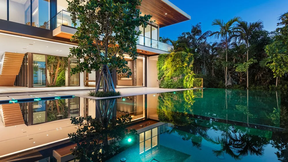 Luxury Home Sales Surge Despite Overall Market Slowdown in 2024