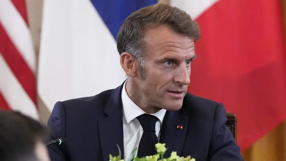 Macron Favors Geneva for Putin-Zelensky Summit Amid Security Discussions
