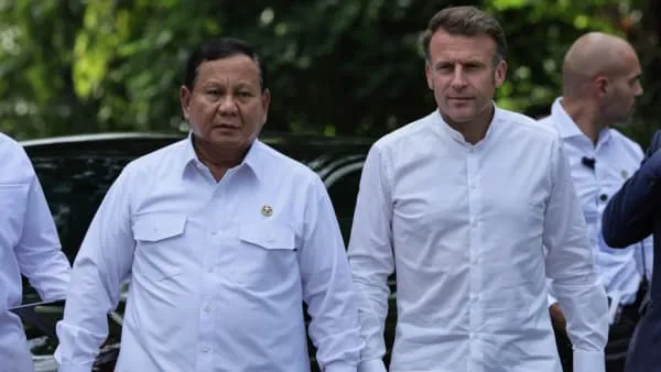 Macron Honors Indonesian Leader with France's Grand Cross, Forges Cultural Partnership