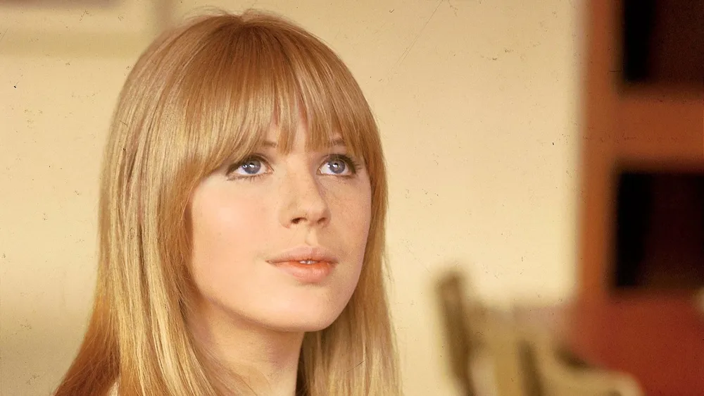 Legendary Singer Marianne Faithfull, Icon of British Pop and Rolling Stones Muse, Passes Away at 78