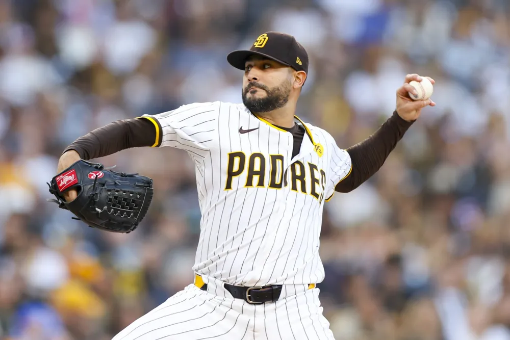 Martín Pérez signs one-year deal with Chicago White Sox for 2024 season