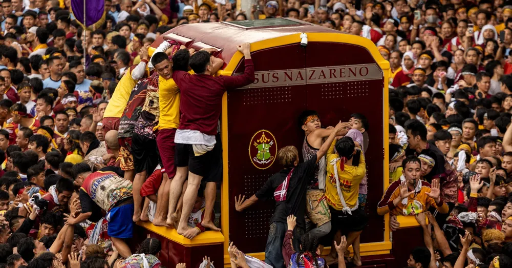 Massive Devotion at Philippines’ Black Nazarene Procession Attracts Hundreds of Thousands