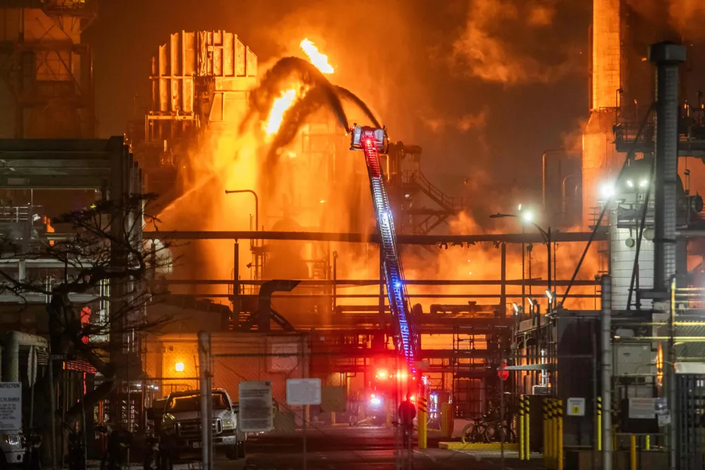 Fire and Explosion at Chevron Refinery in El Segundo, California
